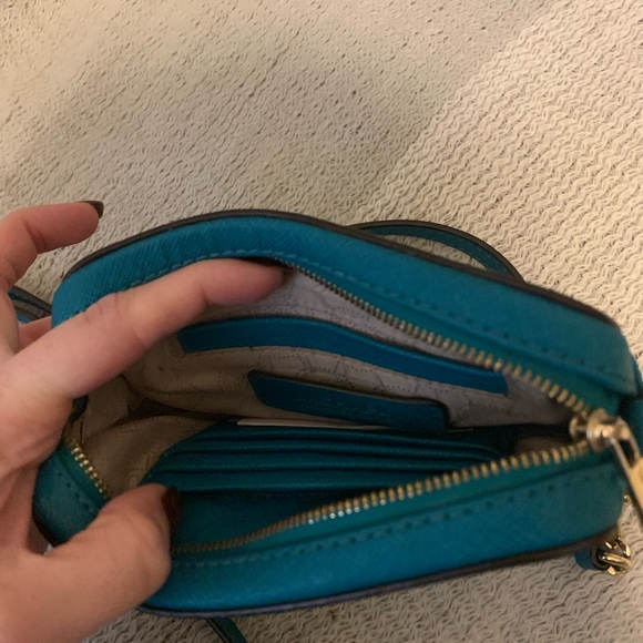 Michael Kors small cross body - Picture 2 of 2